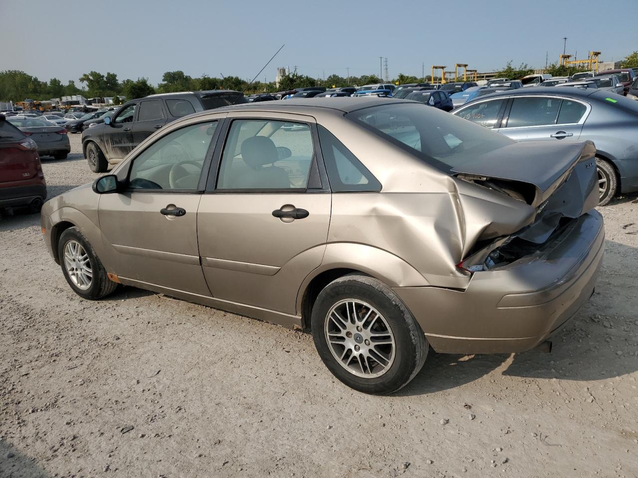 Lot #2821772439 2005 FORD FOCUS ZX4