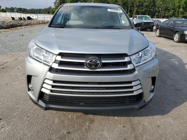 VIN 5TDBZRFH4JS855153 2018 Toyota Highlander, LE no.5