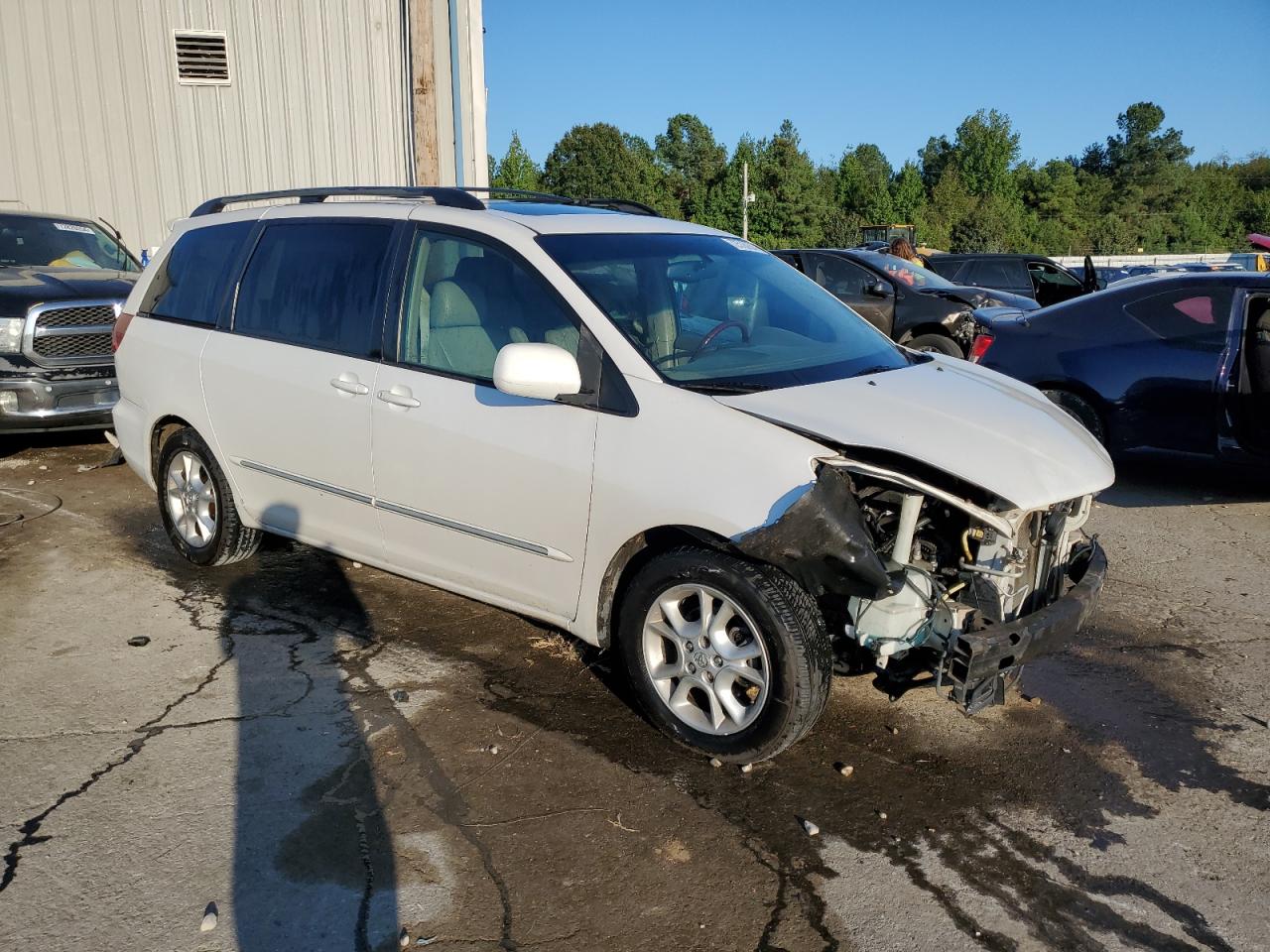 Lot #2860181119 2005 TOYOTA SIENNA XLE