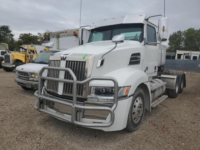 WESTERN STAR/AUTO CAR 5700 XE 2018 white  diesel 5KJJBLDV4JLJM1047 photo #3