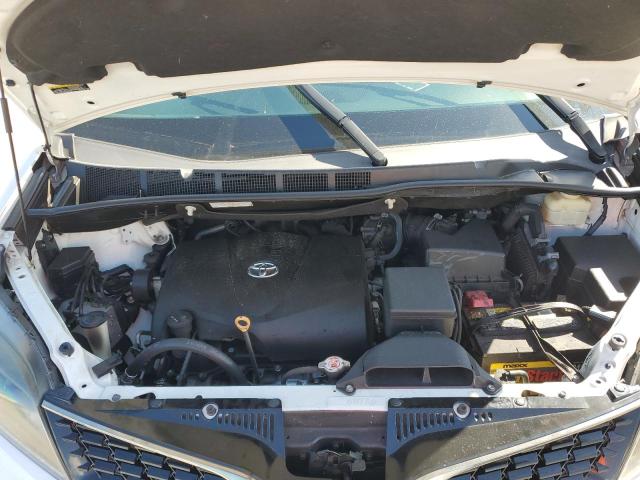 2018 TOYOTA SIENNA SE 5TDXZ3DC4JS924904