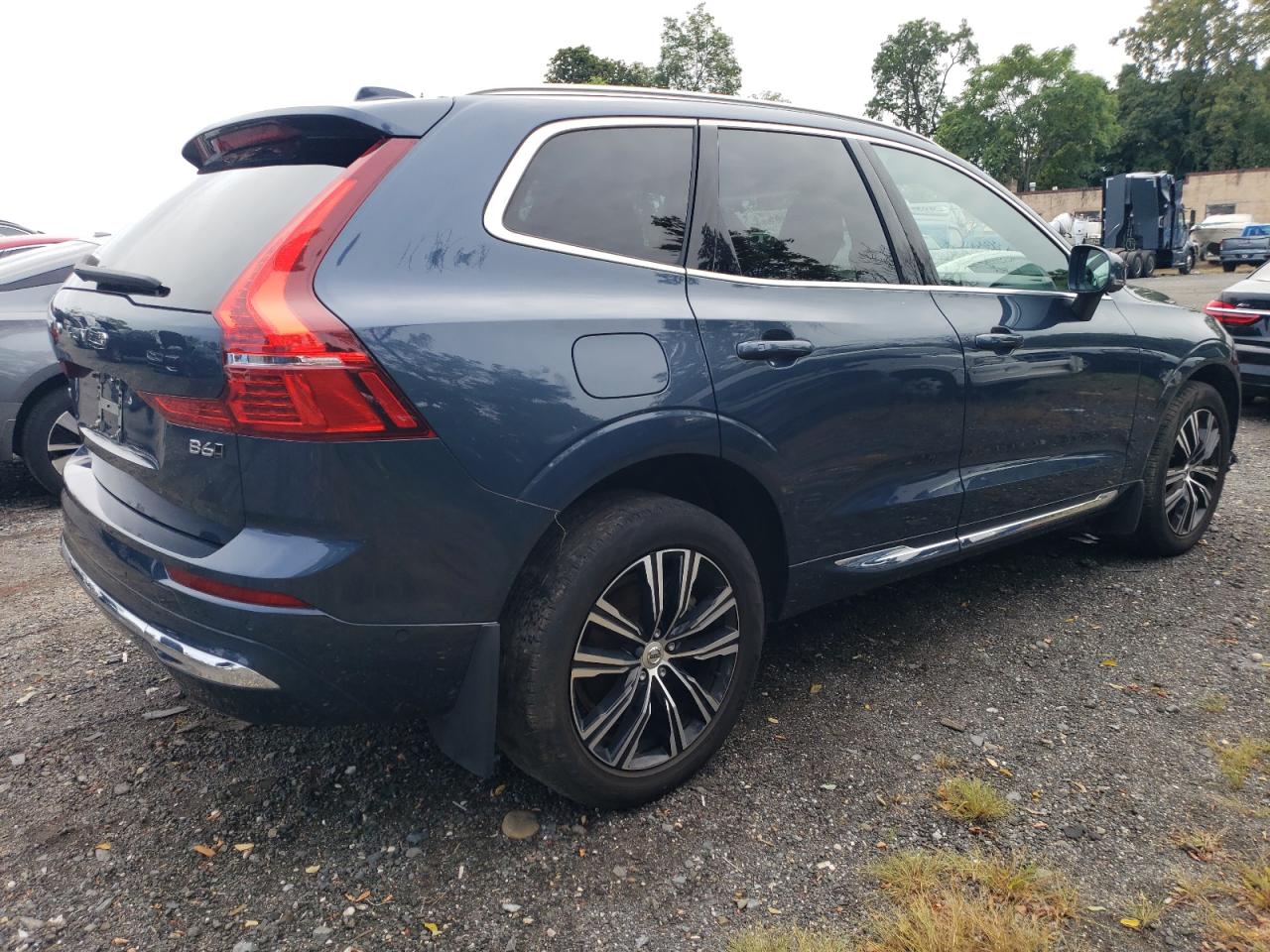 Lot #2874358954 2022 VOLVO XC60 B6 IN