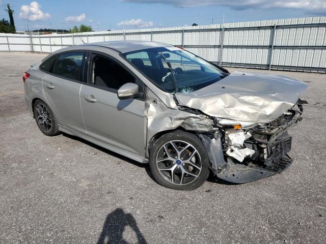 VIN 1FADP3F25FL291857 2015 Ford Focus, SE no.4