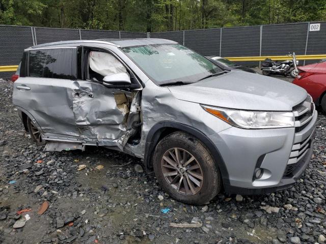 VIN 5TDJZRFHXHS522221 2017 Toyota Highlander, SE no.4