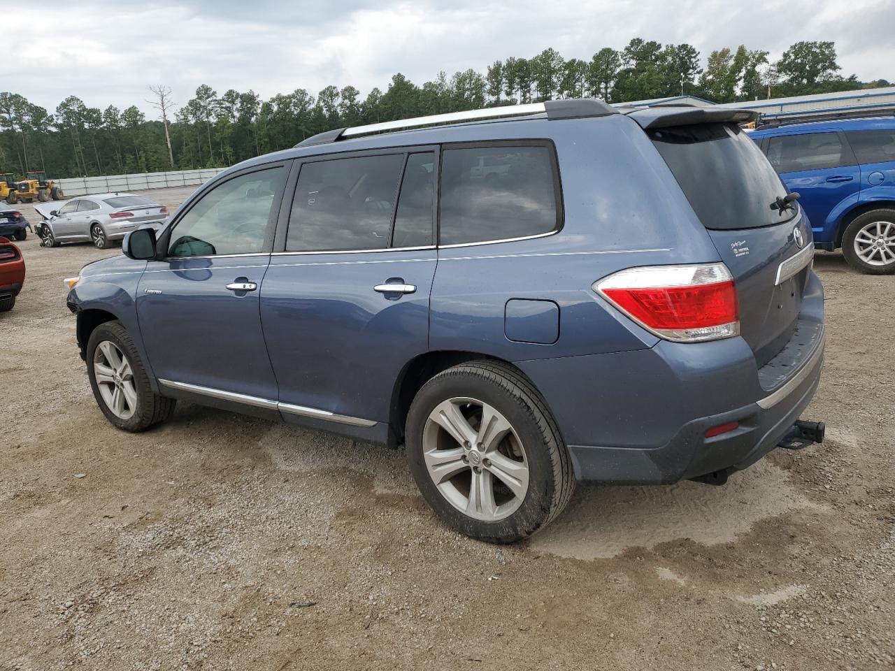 Lot #2904926129 2013 TOYOTA HIGHLANDER