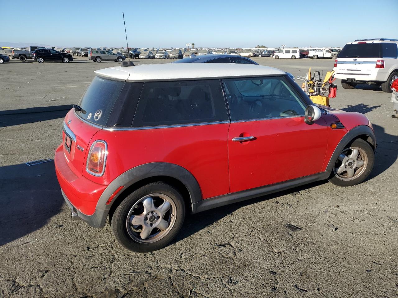 MINI COOPER 2009 red hatchbac gas WMWMF33599TW71331 photo #4