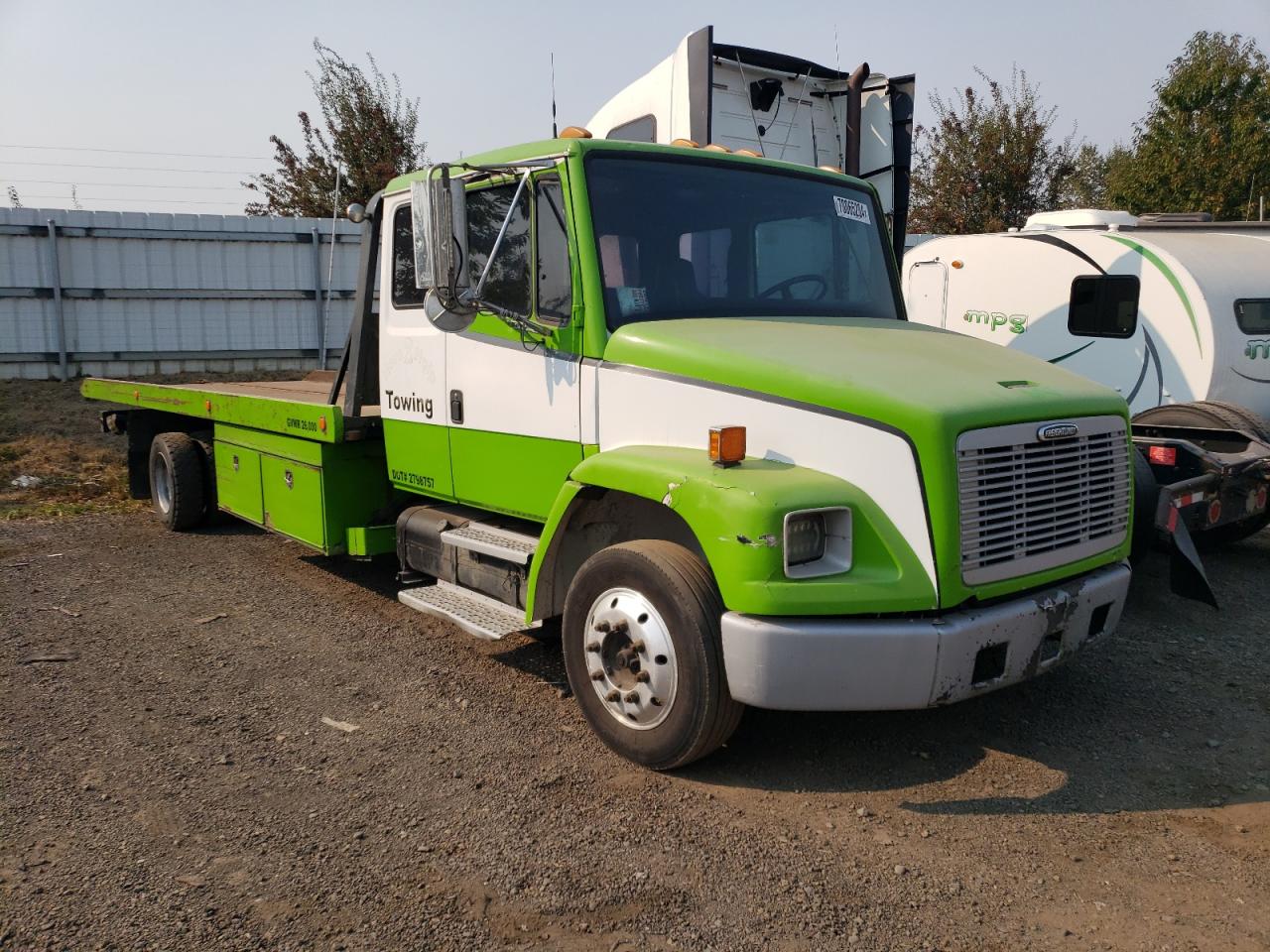 Lot #2819044115 1999 FREIGHTLINER MEDIUM CON