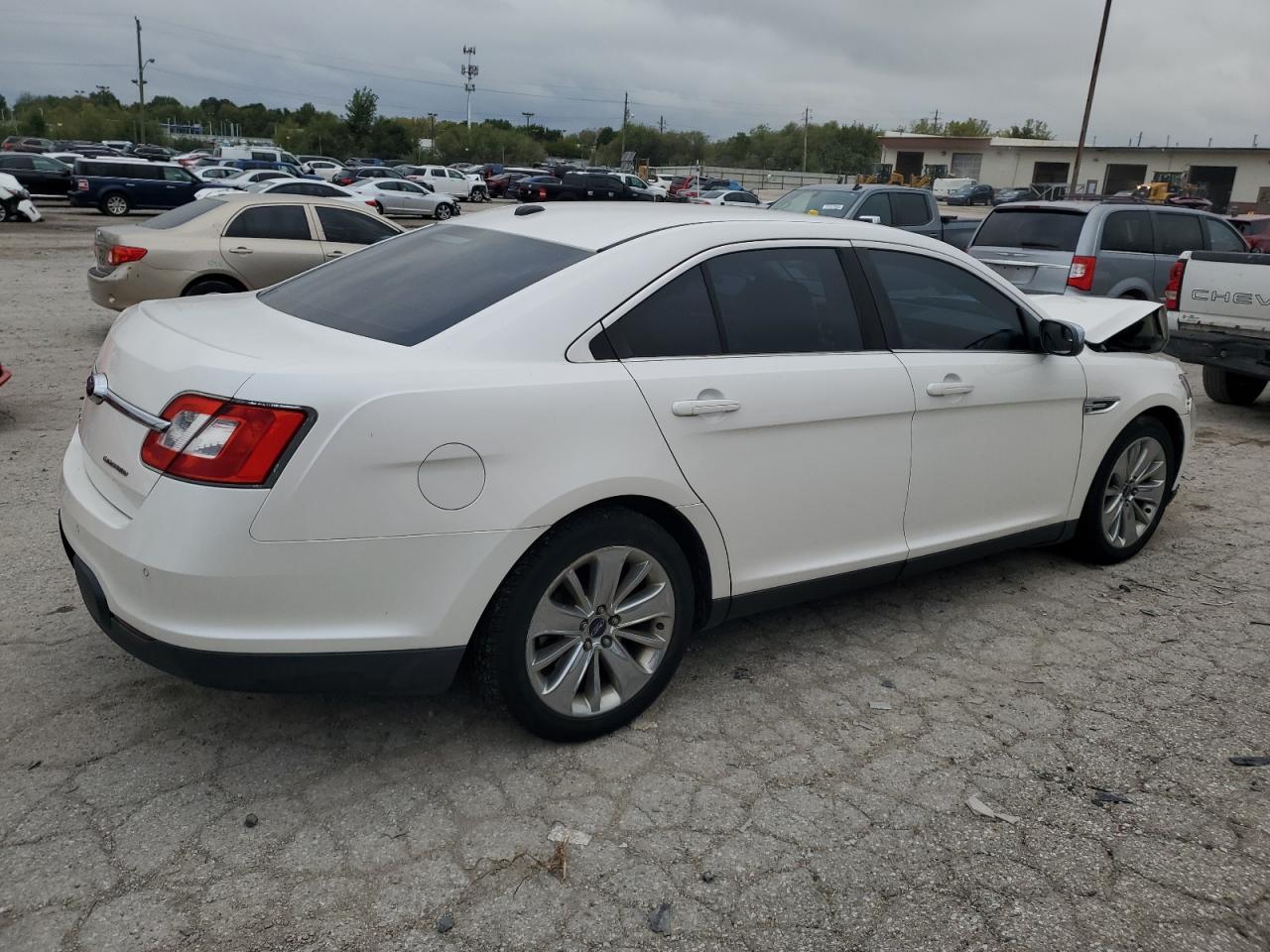 Lot #2930606772 2012 FORD TAURUS LIM