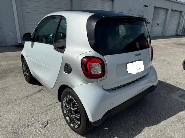 VIN WMEFJ5DA9GK123545 2016 SMART FORTWO no.3