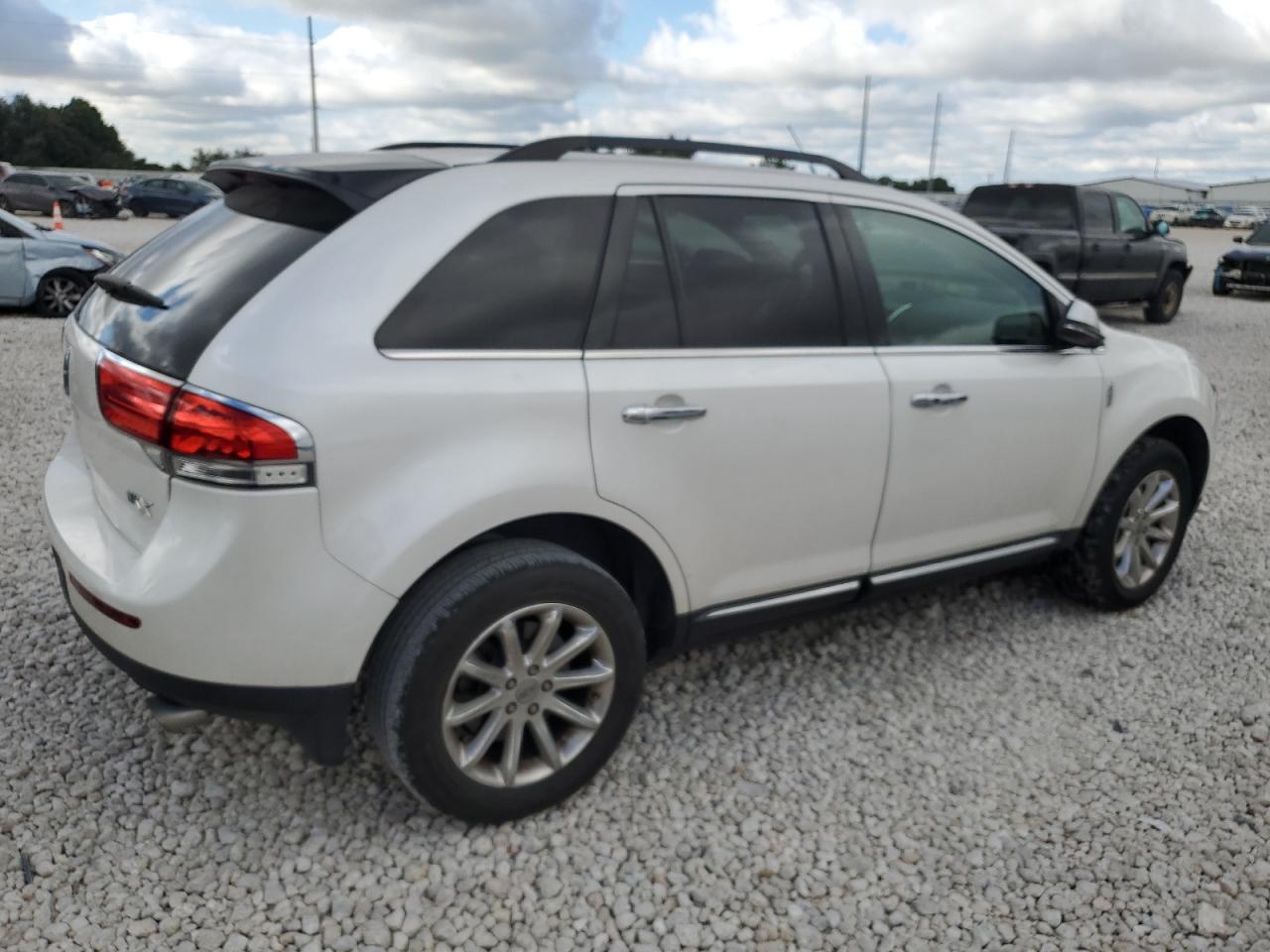 Lot #2931365851 2015 LINCOLN MKX