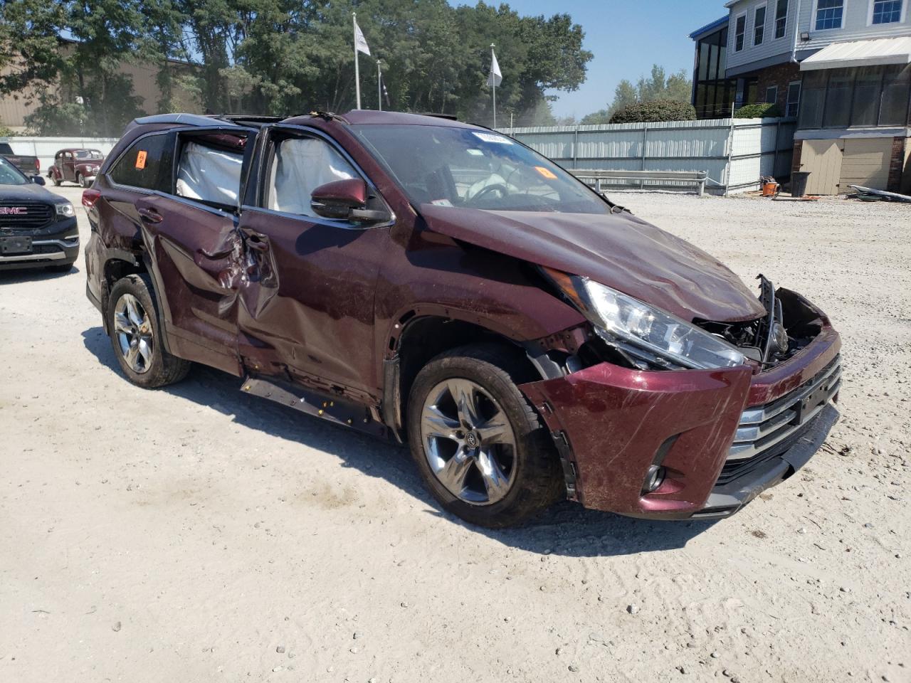 Lot #2855456645 2017 TOYOTA HIGHLANDER