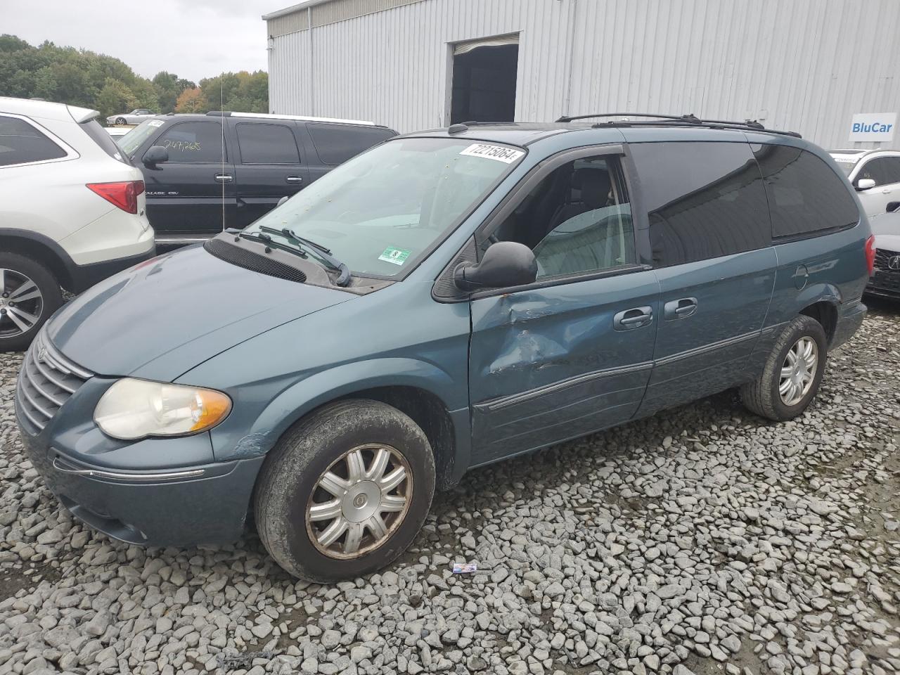 Lot #2907210624 2005 CHRYSLER TOWN & COU