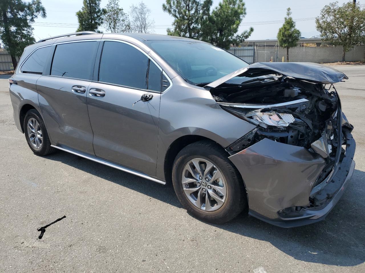 Lot #2989000532 2023 TOYOTA SIENNA LE