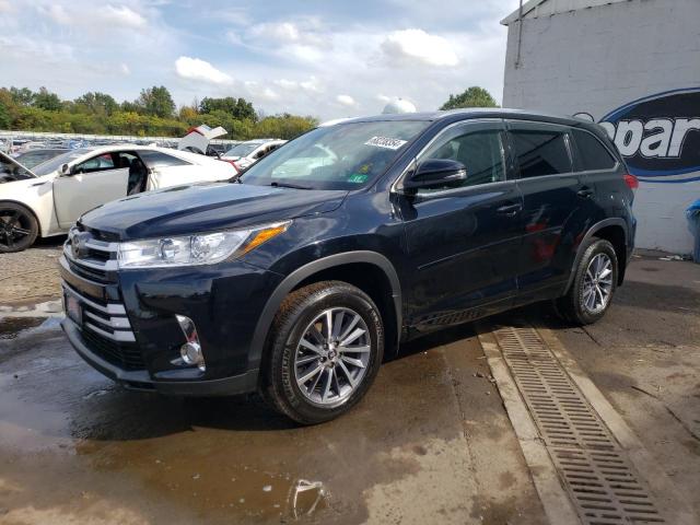 VIN 5TDJZRFH8JS870749 2018 Toyota Highlander, SE no.1