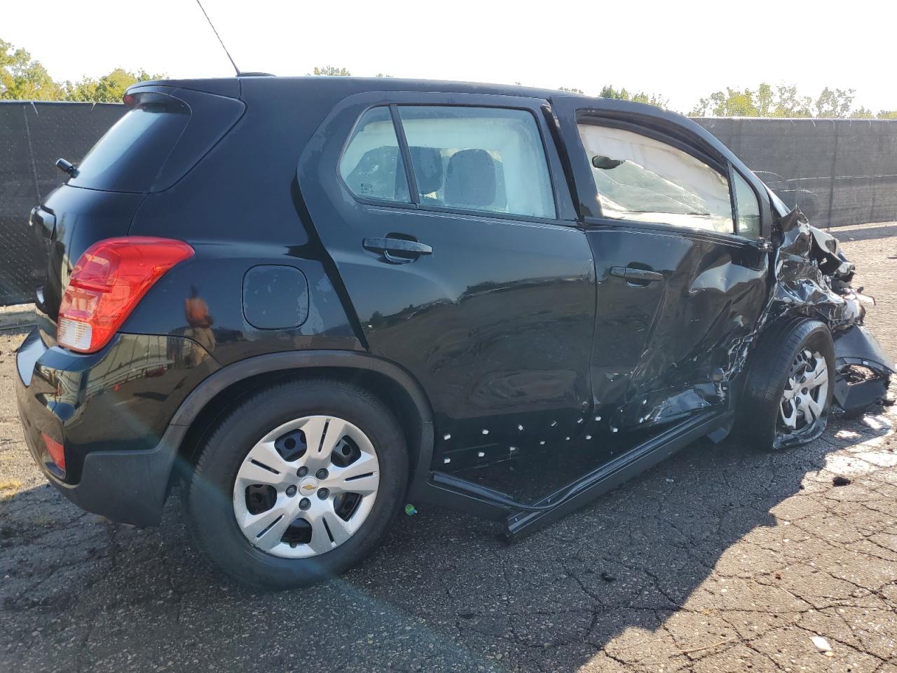 Lot #2970136358 2019 CHEVROLET TRAX LS