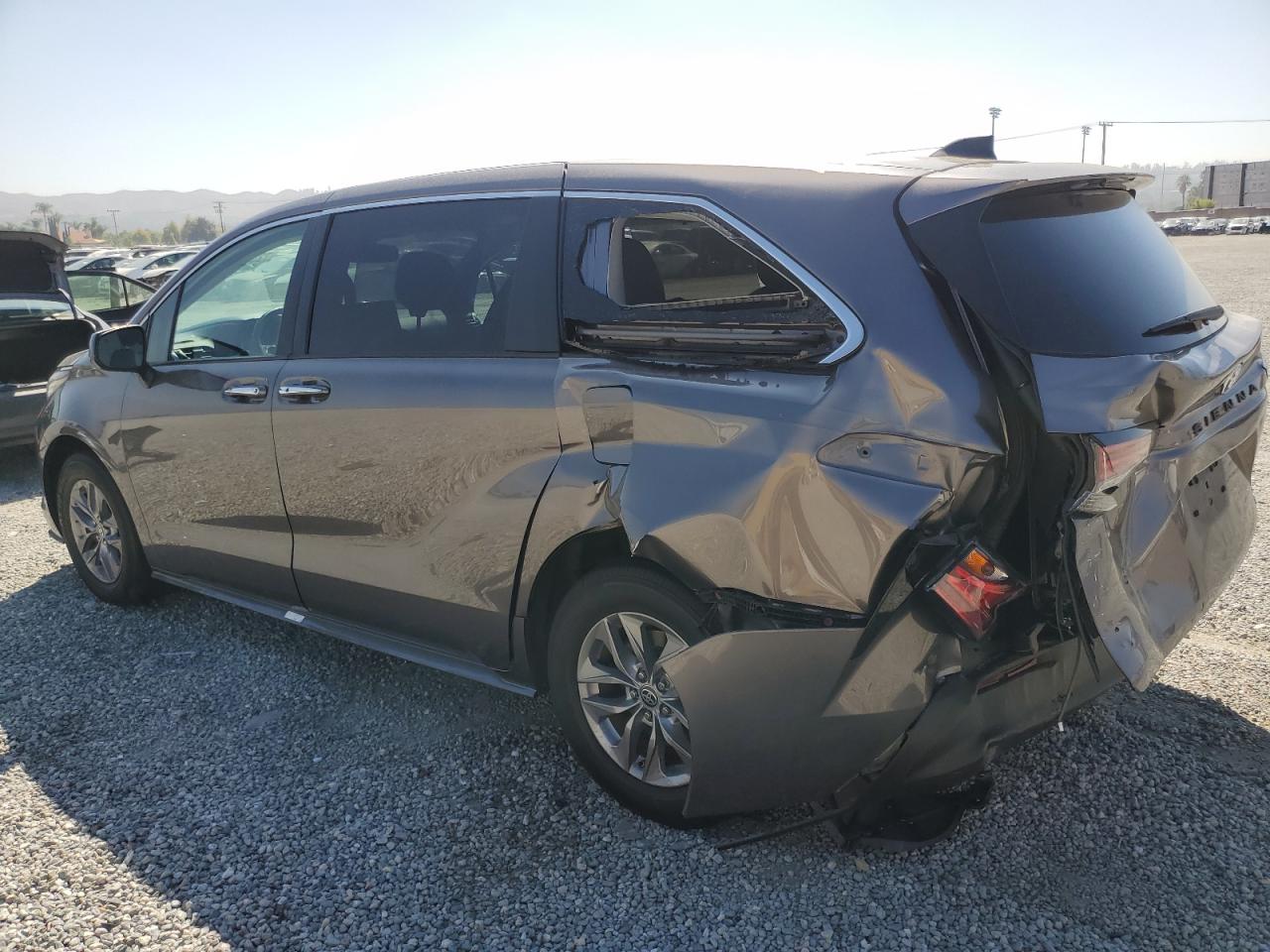 Lot #2989510992 2022 TOYOTA SIENNA XLE