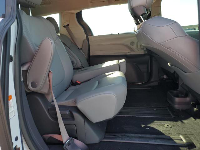 2024 TOYOTA SIENNA XLE 5TDYRKEC4RS190774