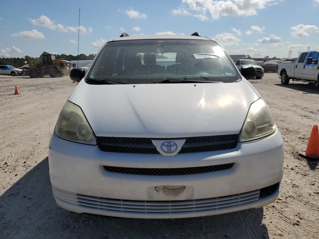 Lot #2902832895 2004 TOYOTA SIENNA CE