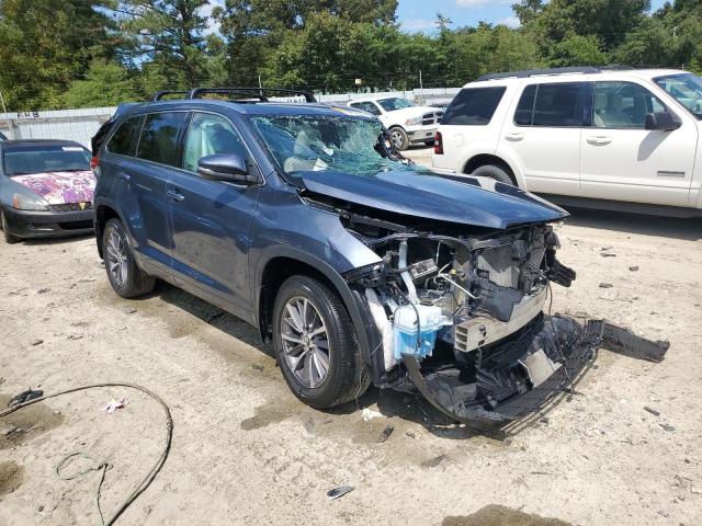 VIN 5TDJZRFH4JS886365 2018 Toyota Highlander, SE no.4