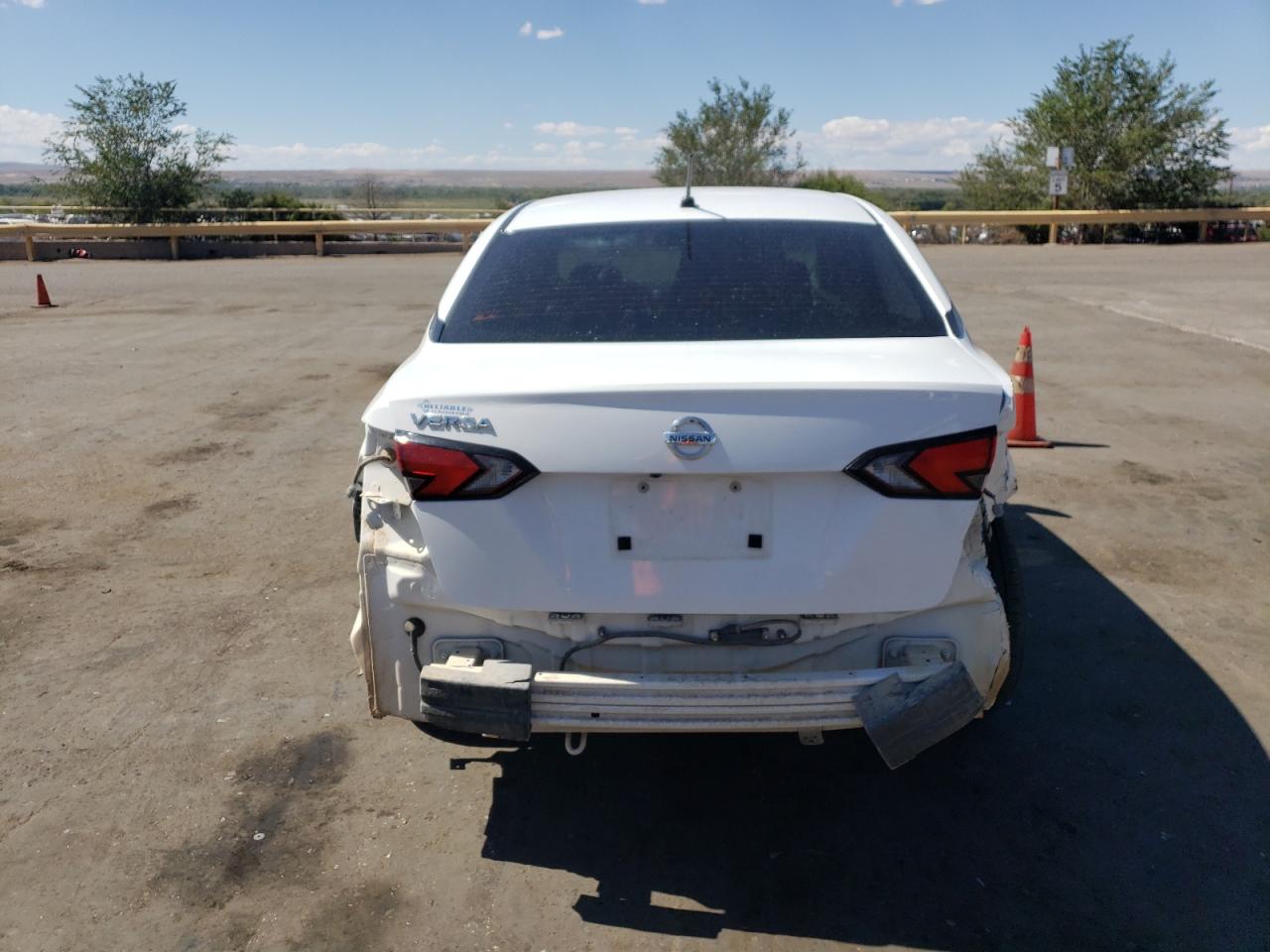 Lot #2945146695 2020 NISSAN VERSA S