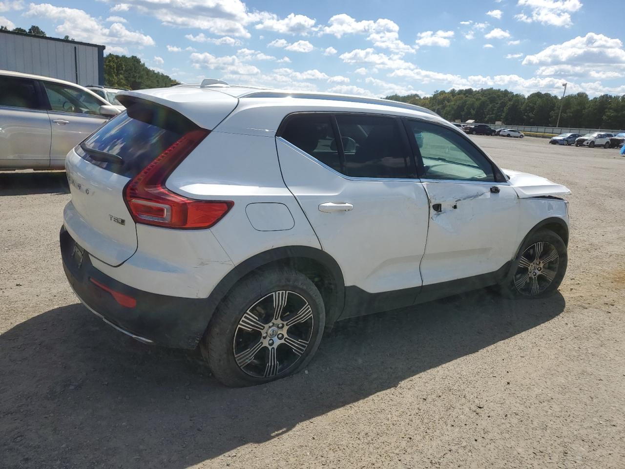 Lot #2962543735 2020 VOLVO XC40 T5 IN