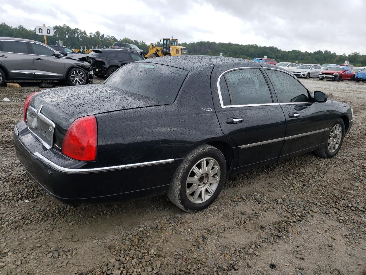 LINCOLN TOWN CAR SIGNATURE LIMITED