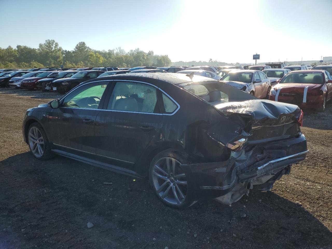 Lot #2860415034 2017 VOLKSWAGEN PASSAT R-L