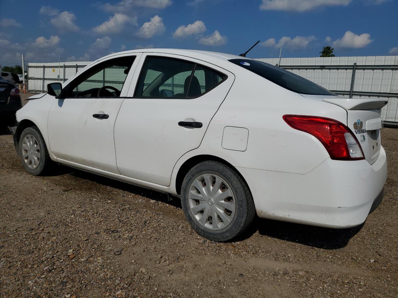 Lot #2909731331 2017 NISSAN VERSA S