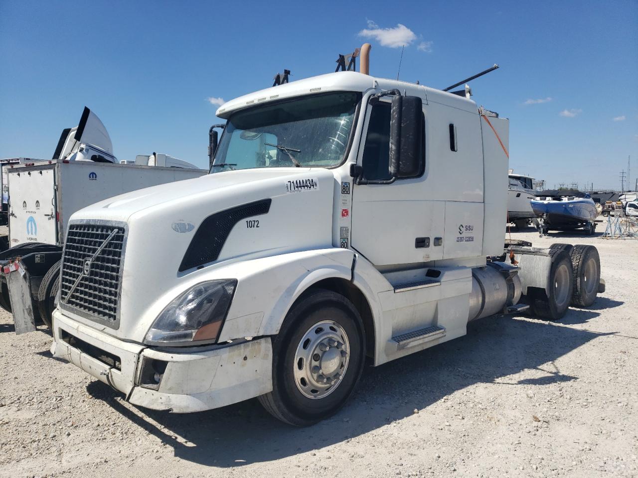 Lot #2953090753 2010 VOLVO VN VNL