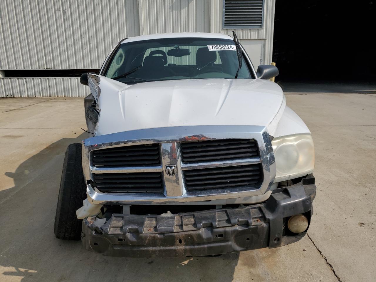 Lot #2918960560 2005 DODGE DAKOTA QUA