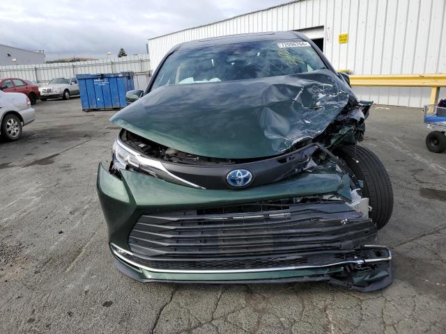 2021 TOYOTA SIENNA XLE - 5TDYSKFC0MS002859