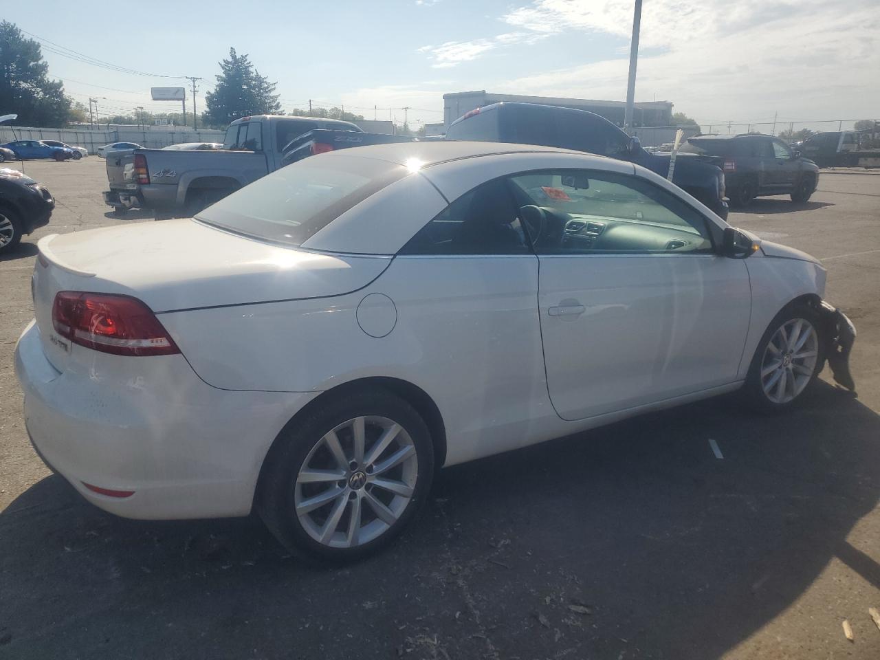 Lot #3041875473 2012 VOLKSWAGEN EOS KOMFOR