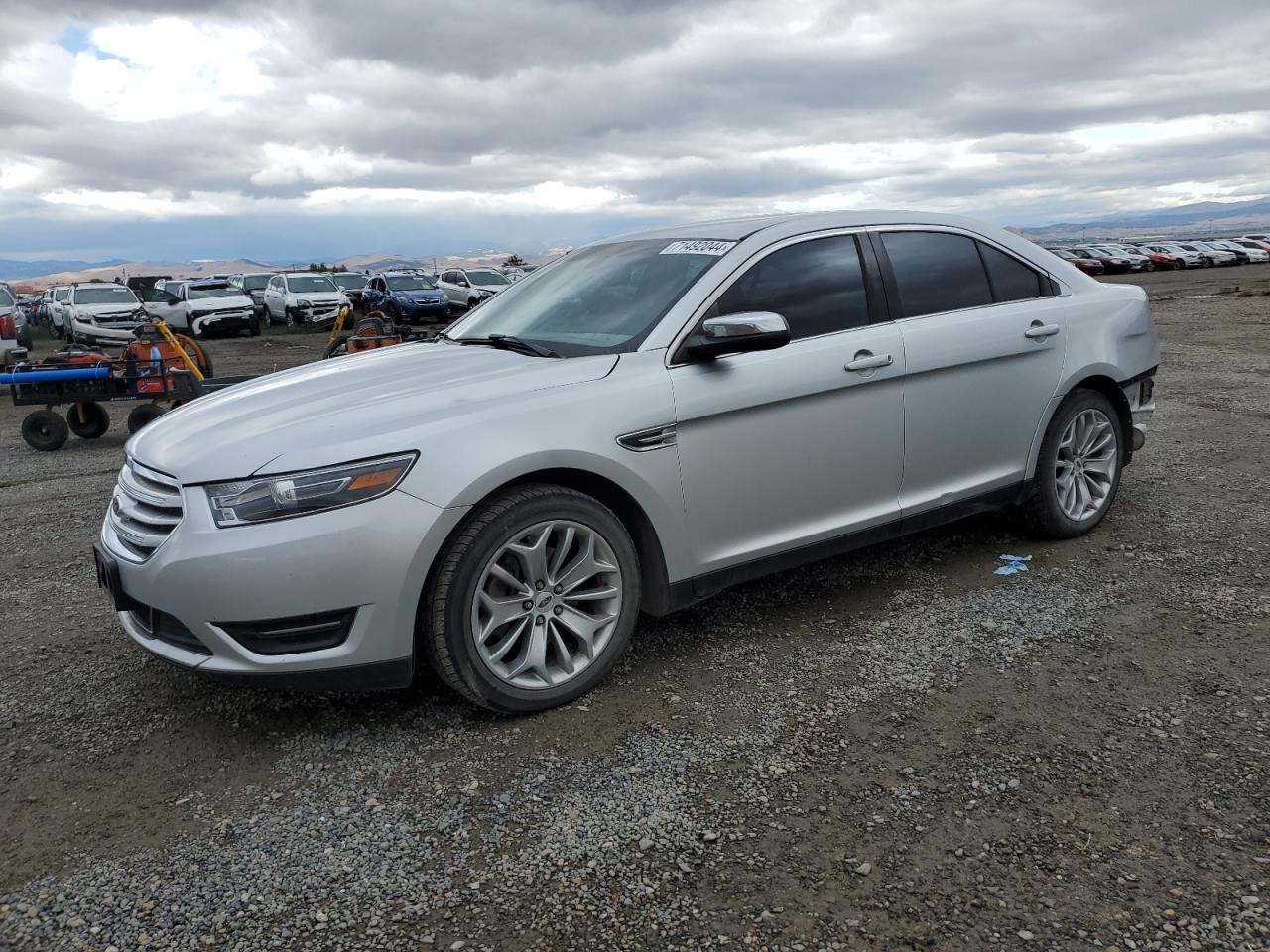 Lot #2828628096 2015 FORD TAURUS LIM