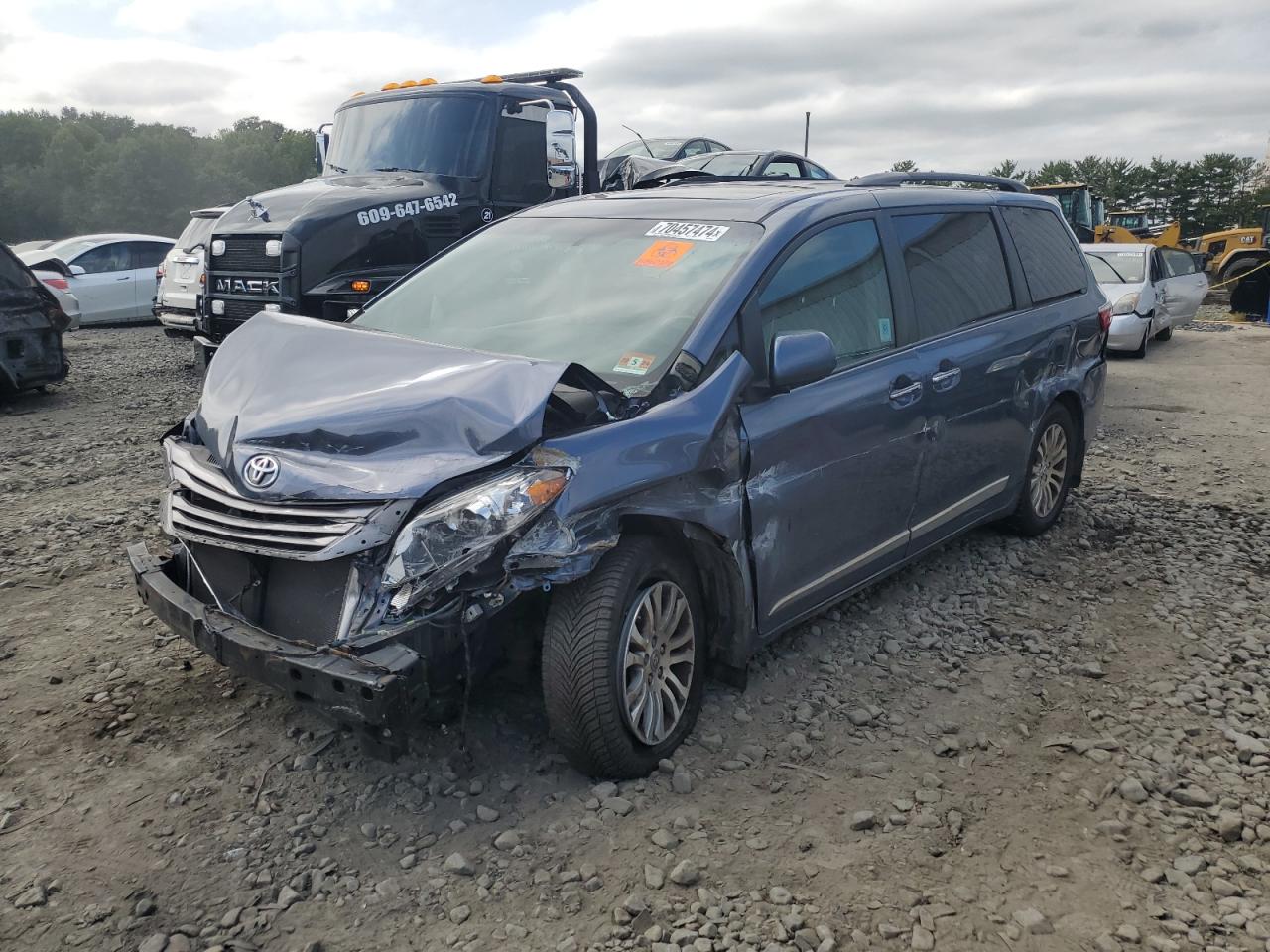 TOYOTA SIENNA XLE