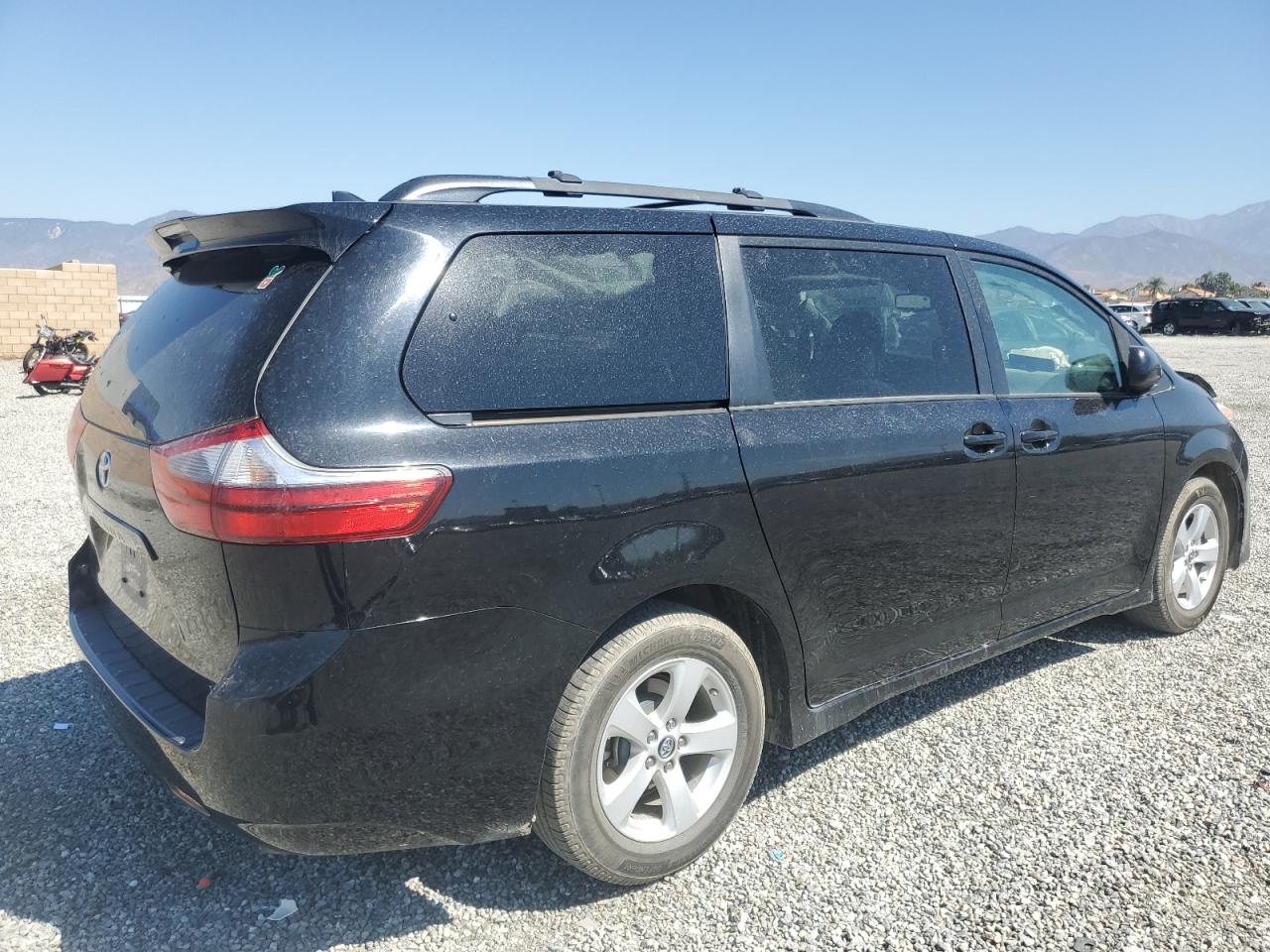 Lot #2986646144 2020 TOYOTA SIENNA LE