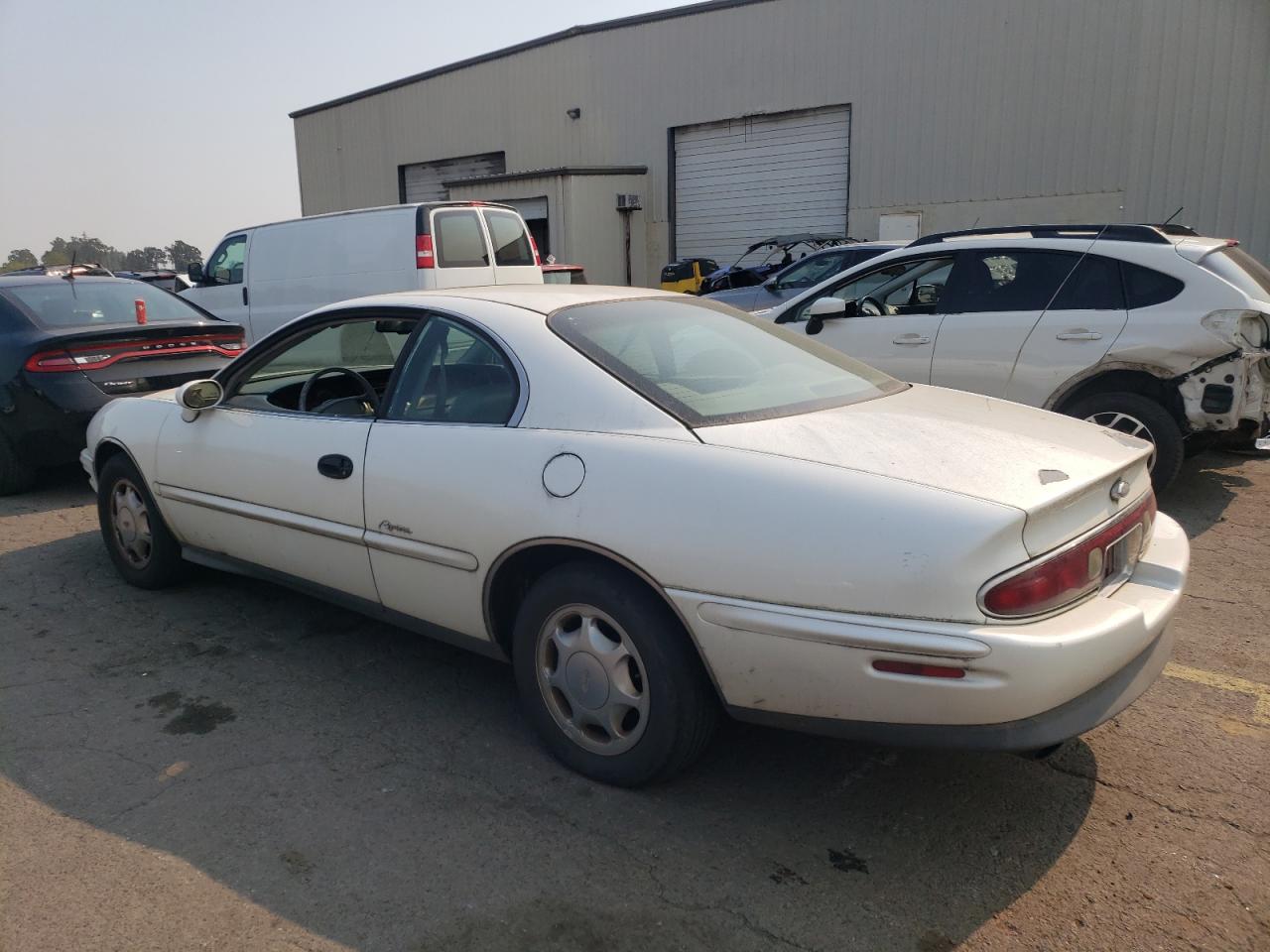 BUICK RIVIERA 1997 white  gas 1G4GD2219V4711583 photo #3