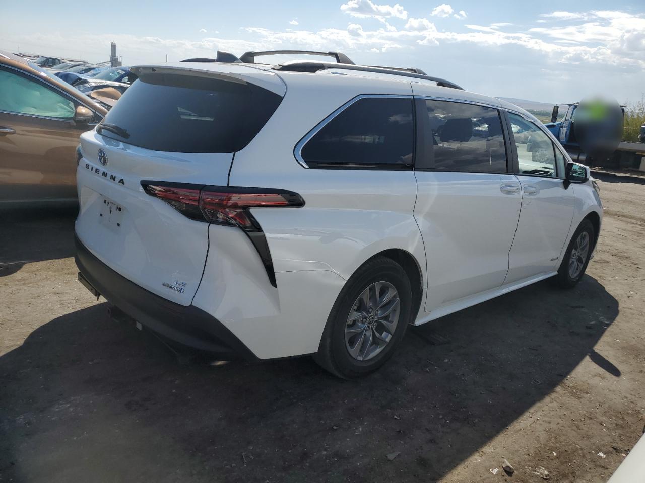 Lot #2940736415 2021 TOYOTA SIENNA LE