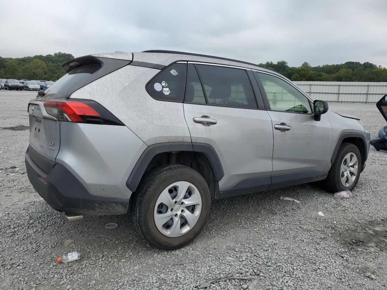 TOYOTA RAV4 LE 2019 silver  gas JTMF1RFV4KD027177 photo #4