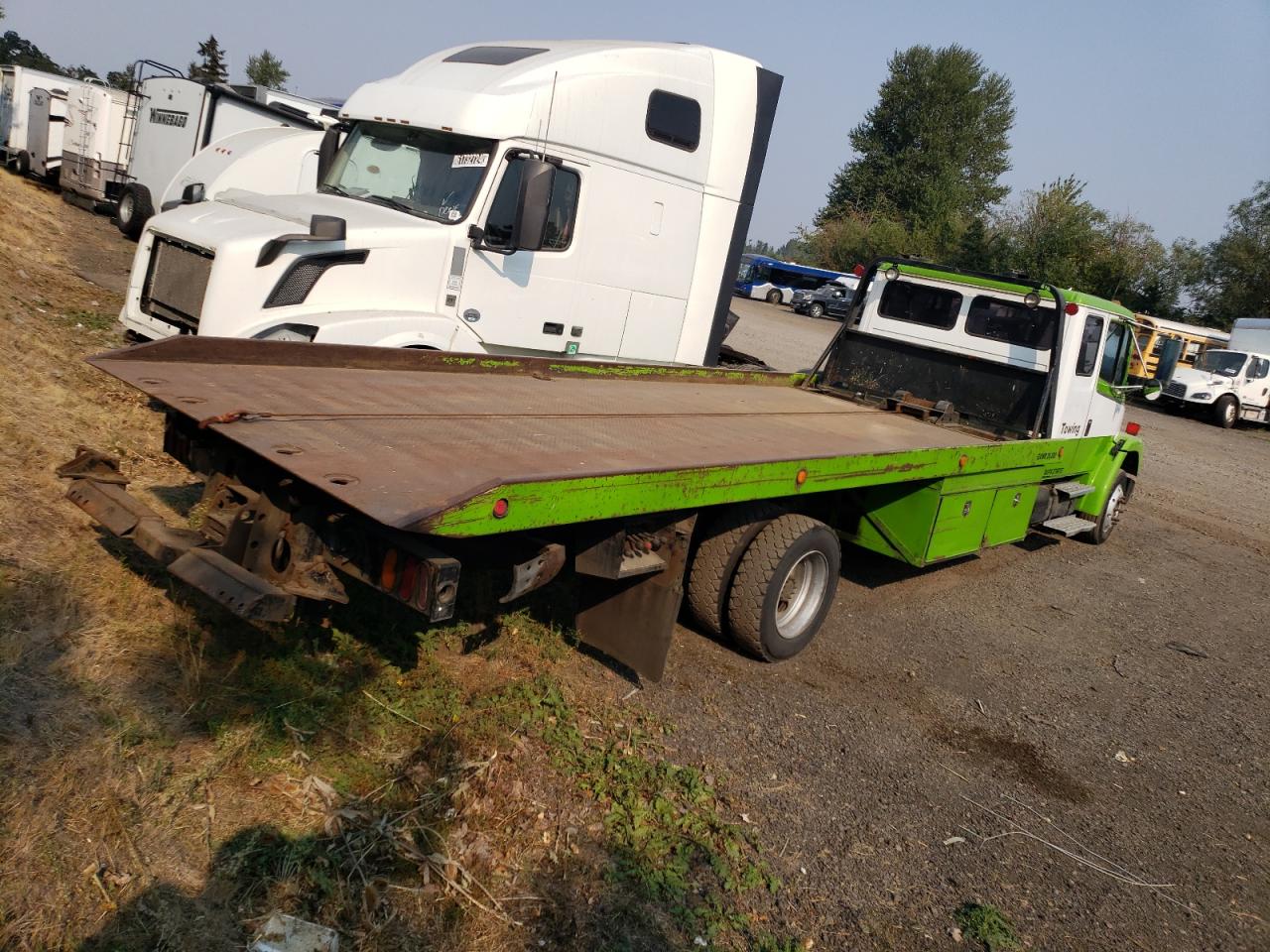 Lot #2819044115 1999 FREIGHTLINER MEDIUM CON