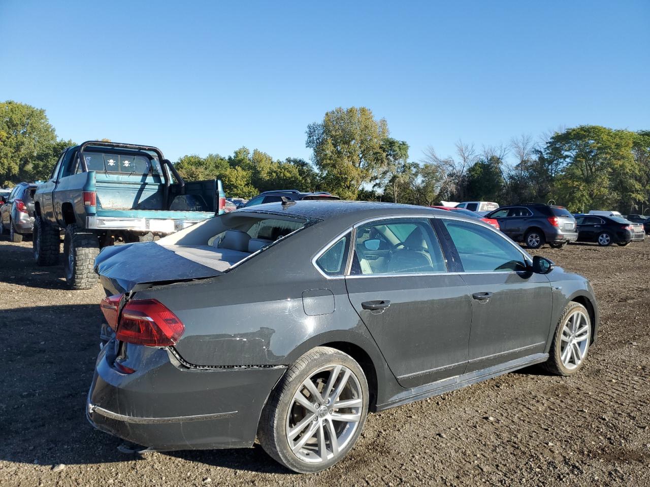 Lot #2860415034 2017 VOLKSWAGEN PASSAT R-L