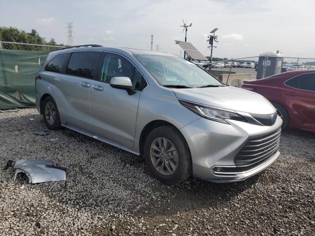 2021 TOYOTA SIENNA XLE - 5TDYRKEC9MS030284