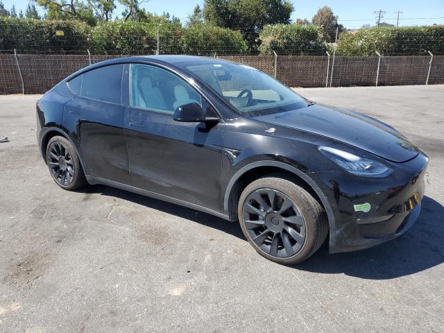 VIN 7SAYGAEE8NF570333 2022 Tesla MODEL Y no.4