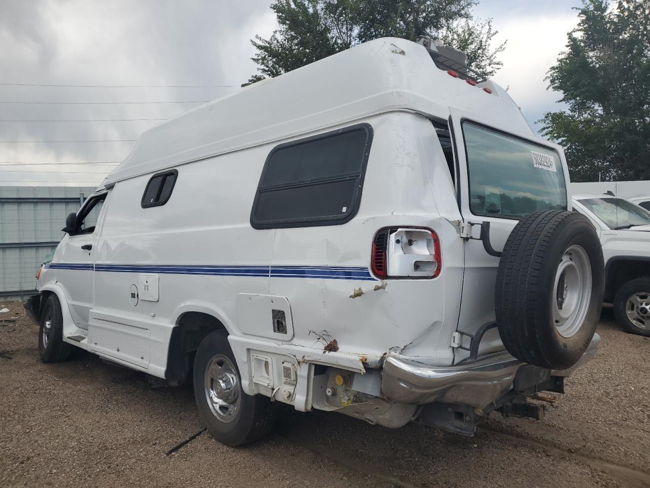 DODGE UNKNOWN 2001 white  gas 2B6LB31Z51K500133 photo #4