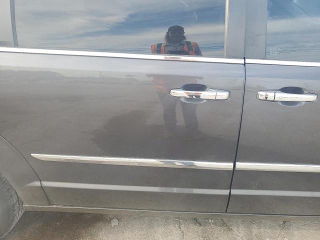 2015 CHRYSLER TOWN & COU - 2C4RC1BG7FR579050