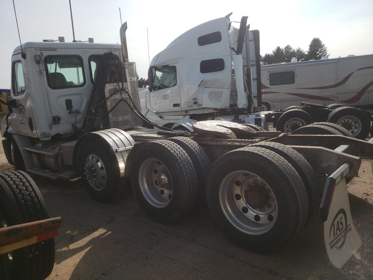 Lot #2838536917 2011 FREIGHTLINER CASCADIA 1