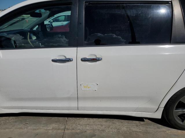 2018 TOYOTA SIENNA SE 5TDXZ3DC4JS924904