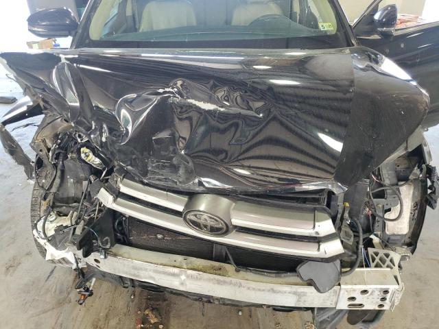 VIN 5TDJZRFH8HS456963 2017 Toyota Highlander, SE no.12