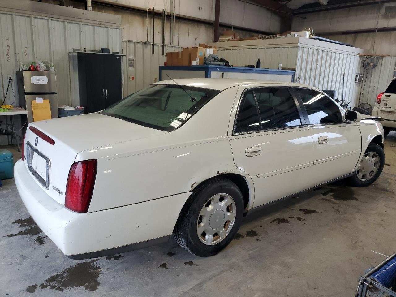 Lot #2905000076 2000 CADILLAC DEVILLE