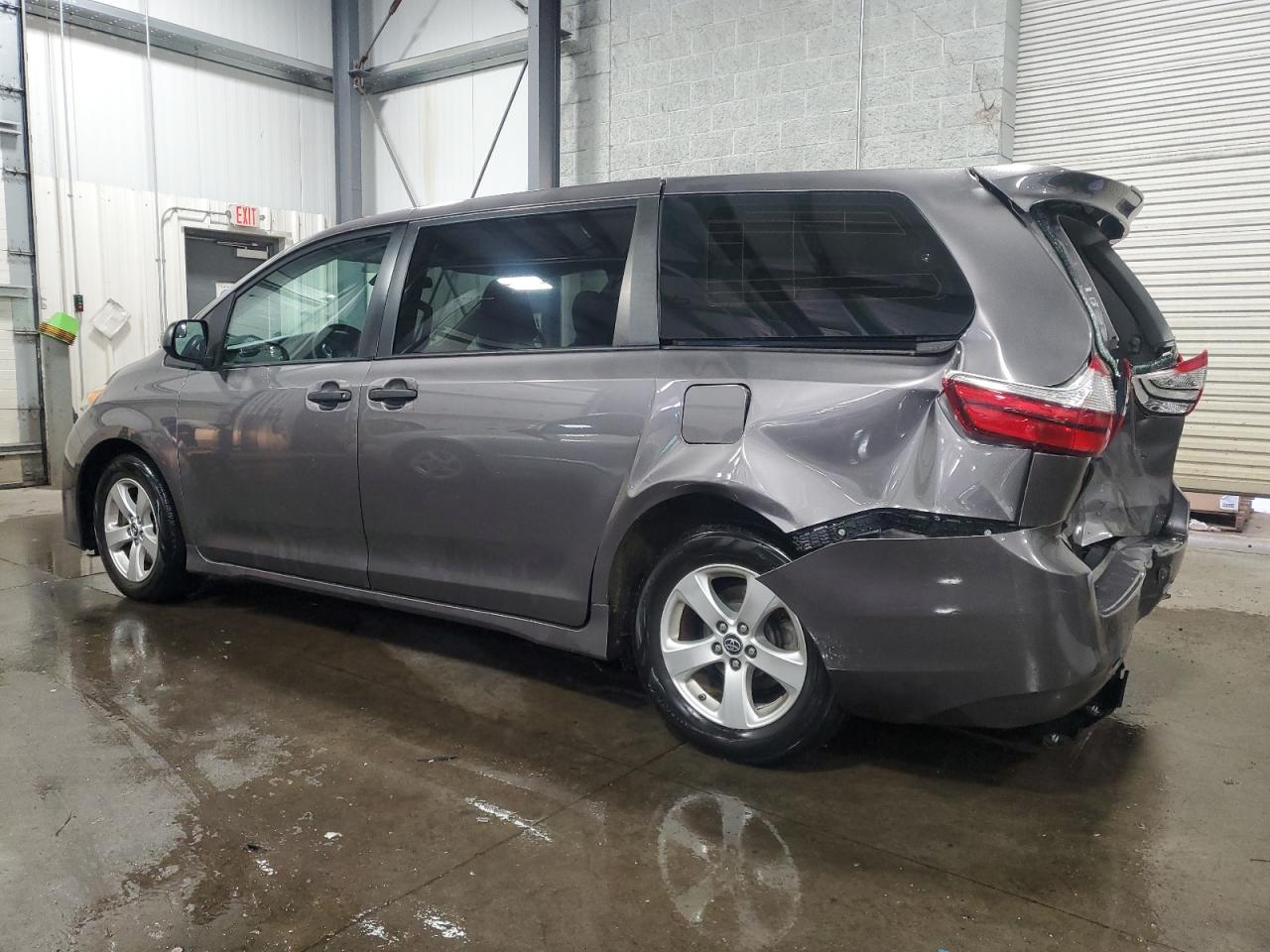 Lot #2972368516 2018 TOYOTA SIENNA L