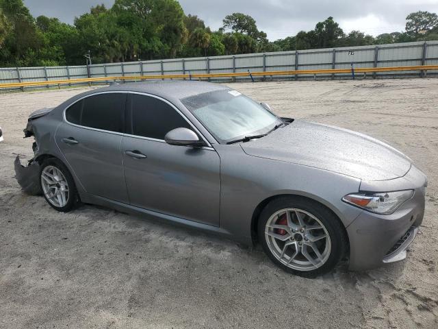 VIN ZARFAEBN0J7581835 2018 Alfa Romeo Giulia no.4